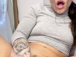 Cute amateur webcam teen girl toying pussy on webcam